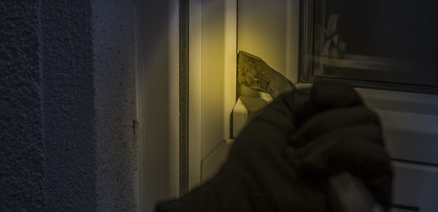 einbruch tuer fenster polizei zuhause sicher tresor safe kaufen